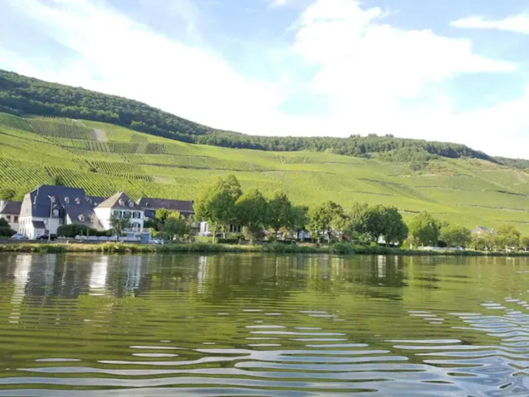 The Old Gemeinde House By The Mosel River Leilighet Brauneberg Eksteriør bilde